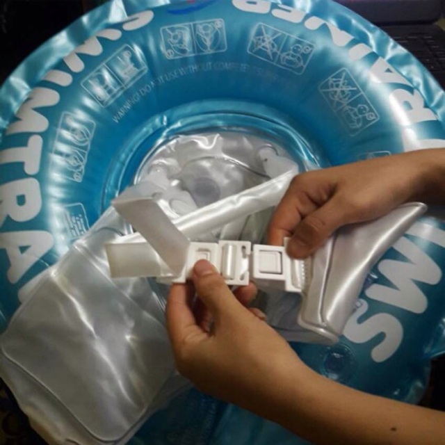 Phao tập bơi có đỡ nách chống lật