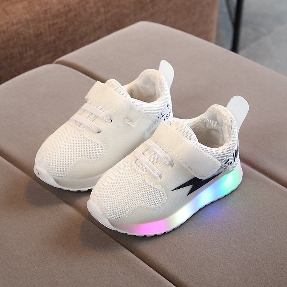 Giày thể thao có đèn LED dưới đế cho bé
