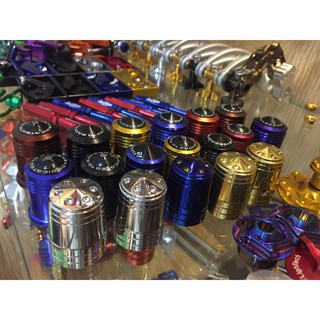 Chụp giò đạp xe máy.
