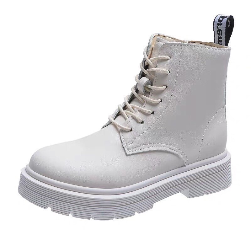 Bốt nữ đế bằng màu đen và kem có khoá kéo