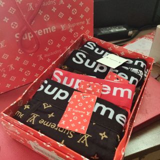 Hộp 4 quần lót nam cao cấp LV&Supreme