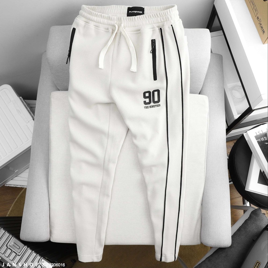 Jogger Ống Suông Ôm Thun Pique Mẫu Mới Với 2 Màu Đen Kem Rất Dễ Phối Đồ Điểm Nhấn Nằm Ở 2 Đường May Nổi Chạy Dọc Thân