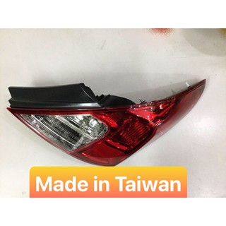 Đèn hậu nissan sunny 2013-2018