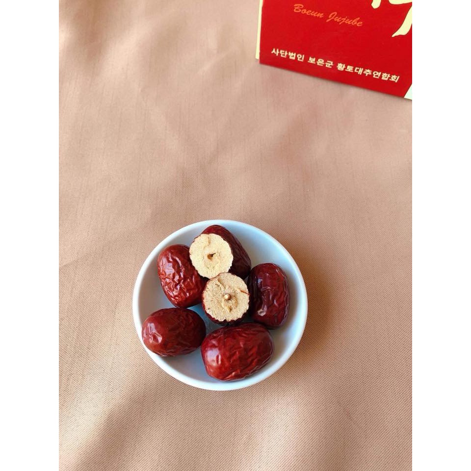 Táo đỏ Hàn Quốc sấy khô trọng lượng 1kg quá chất lượng hộp đựng đẹp có thể làm quà biếu.