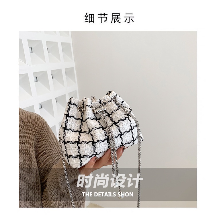 Túi Xách Bucket Chất Liệu Len Phối Dây Xích Thời Trang Dành Cho Nữ