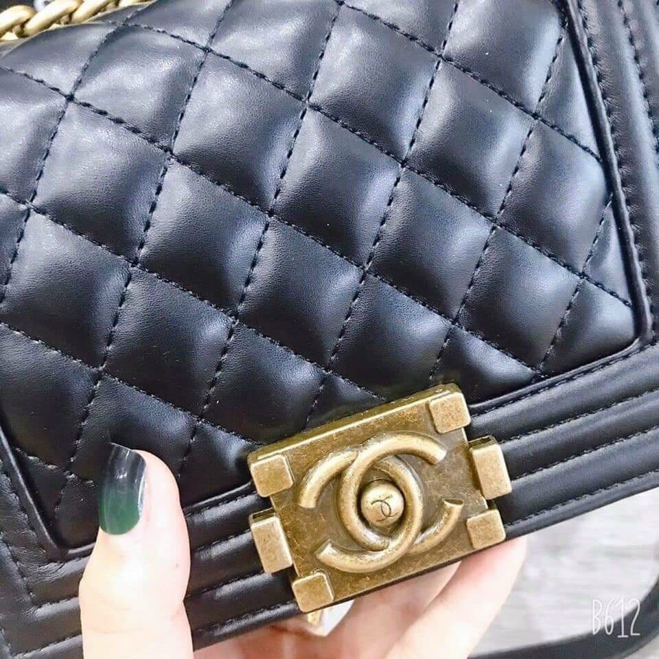 Túi Đeo Chéo Chờ Neo Boy Viền Xích Size 20 &amp; Size 25 Kèm Hộp Chanh Xả