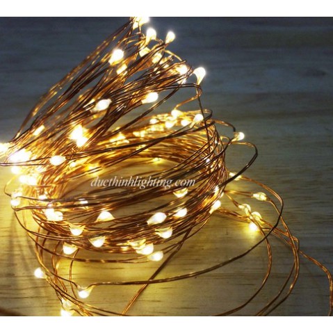 Dây đèn dài 10m gồm 100 đèn LED màu vàng nắng dùng trang trí, kèm pin