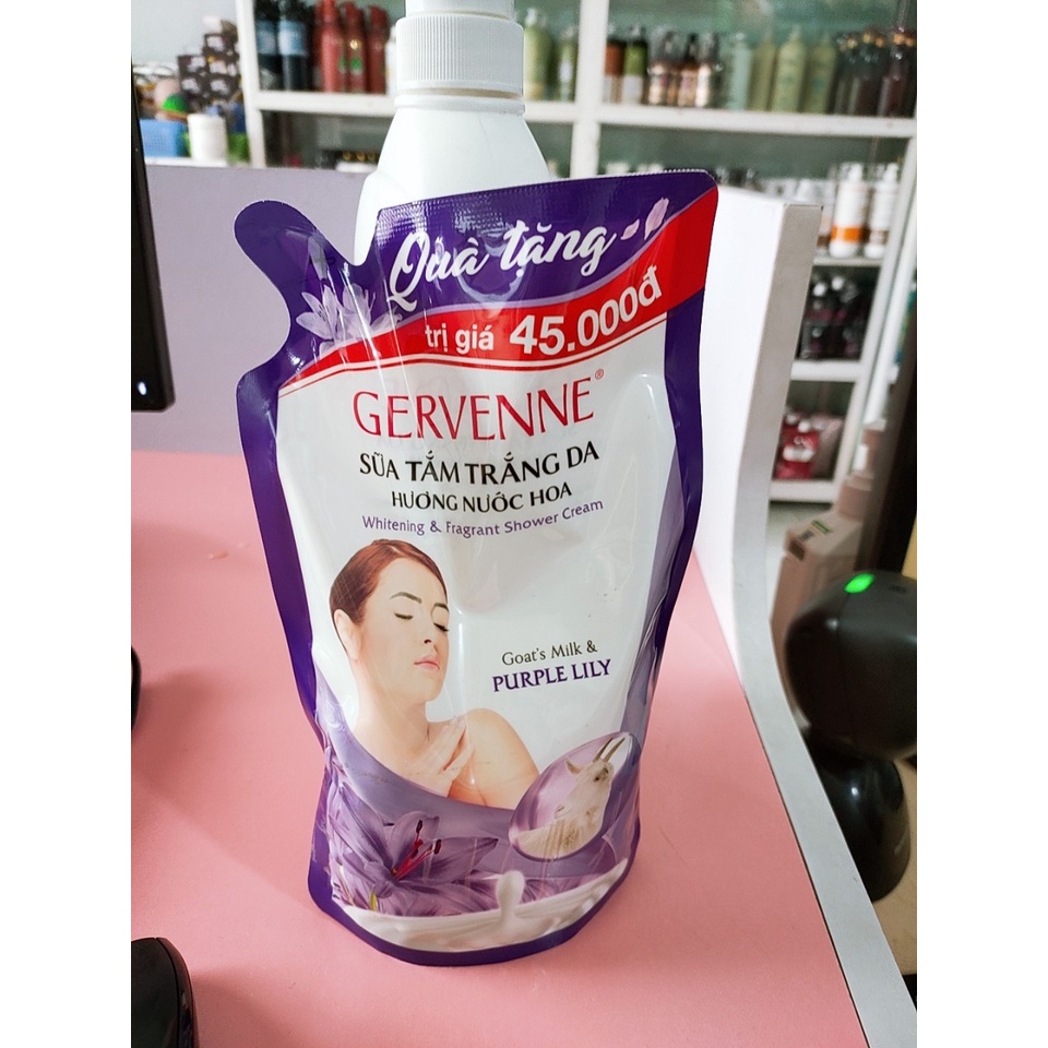 Sữa tắm trắng da Gervenne Pink Lily 900gr