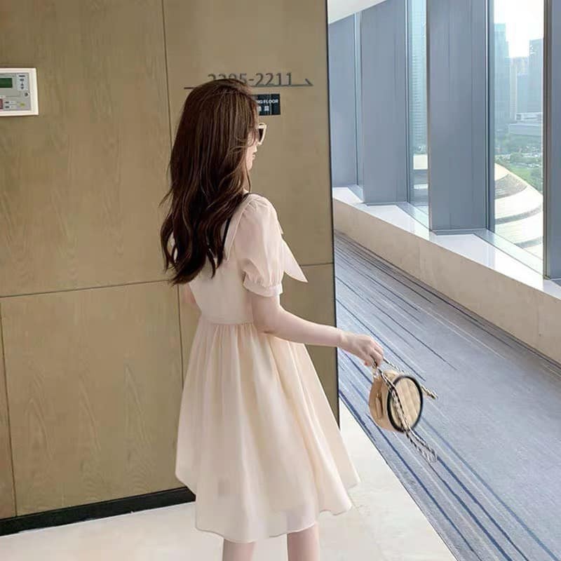 Váy trắng dáng xoè viền cổ đính nơ chất voan tiểu thư siêu xinh - Váy kỷ yếu SS149 | BigBuy360 - bigbuy360.vn