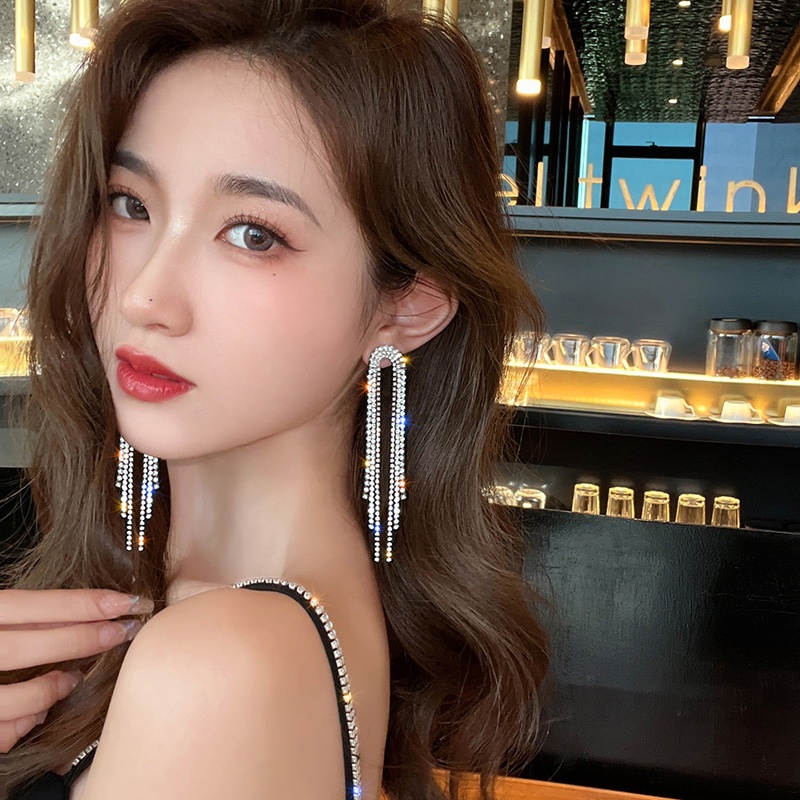 Bông tai Bell Mew dáng dài đính đá lấp lánh siêu sao BT272