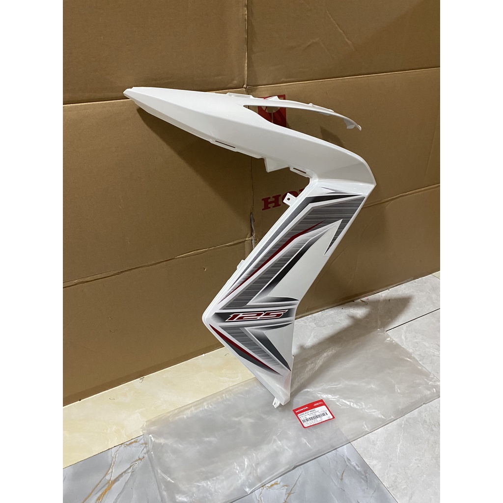 Ốp yếm trước bên phải - bửng yếm HONDA AIR BLADE 125 năm 2014 màu Trắng xám. *NHA62X* 64500K27V60ZC