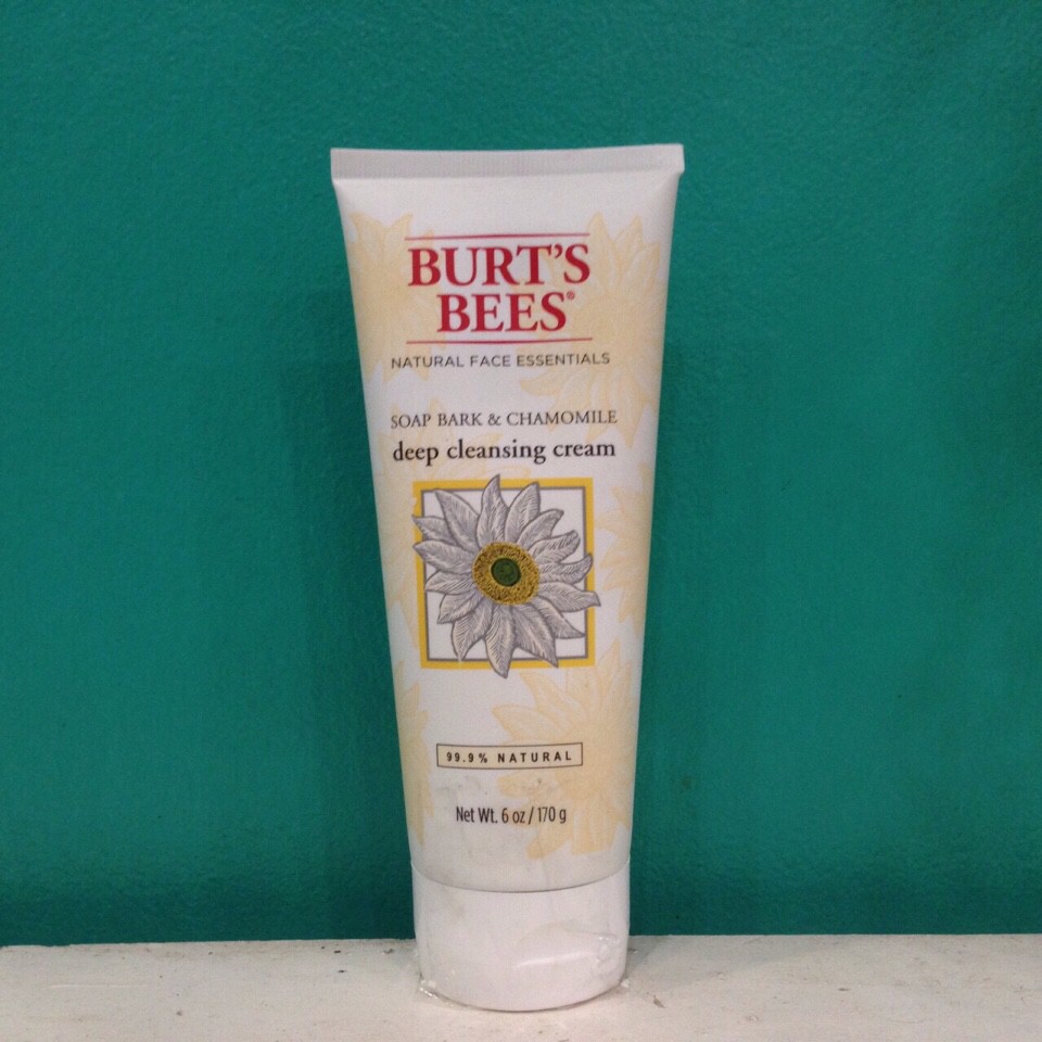 Sữa rửa mặt Burt’s Bees Soap Bark & Chamomile Deep Cleansing Cream
