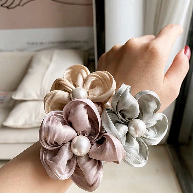 Dây buộc tóc WE FLOWER chất liệu cao su co giãn đính hạt ngọc trai và hoa đáng yêu cho nữ