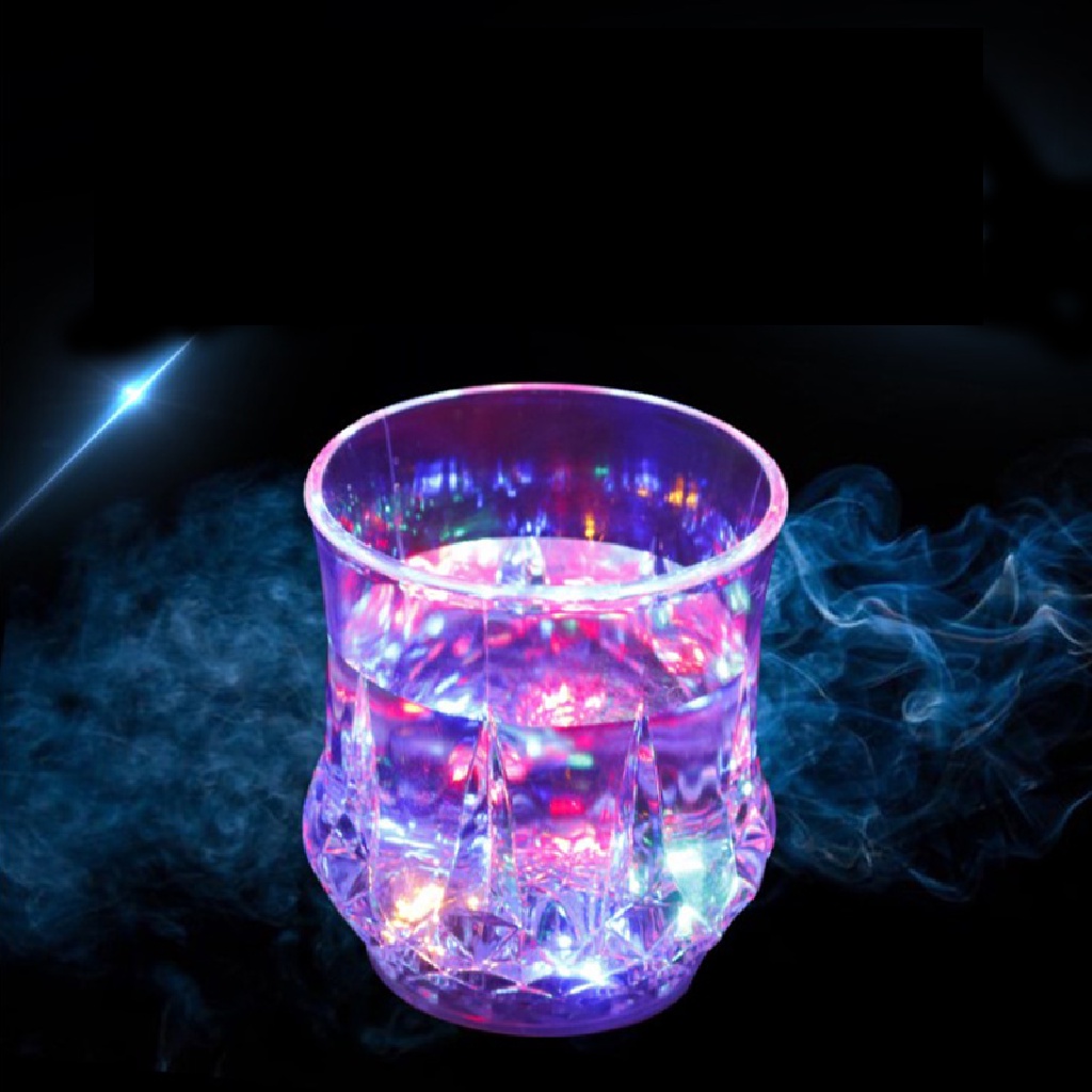 Cốc Nước Có Đèn LED Tự Động Thay Đổi Màu Sắc Sáng Tạo