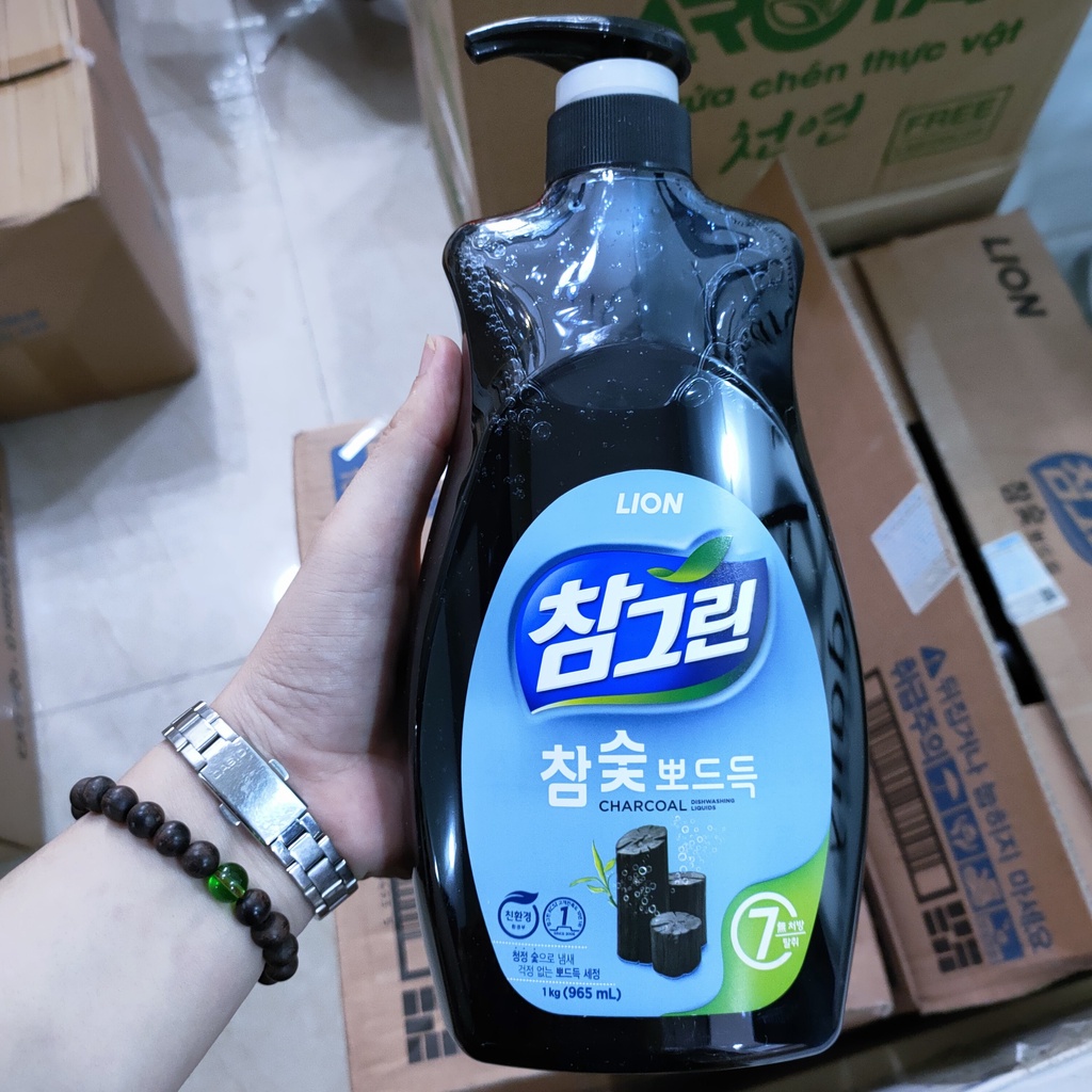 Nước Rửa Chén Chiết Xuất Than Cây Thông Hoạt Tính Lion Hàn Quốc 1kg/chai