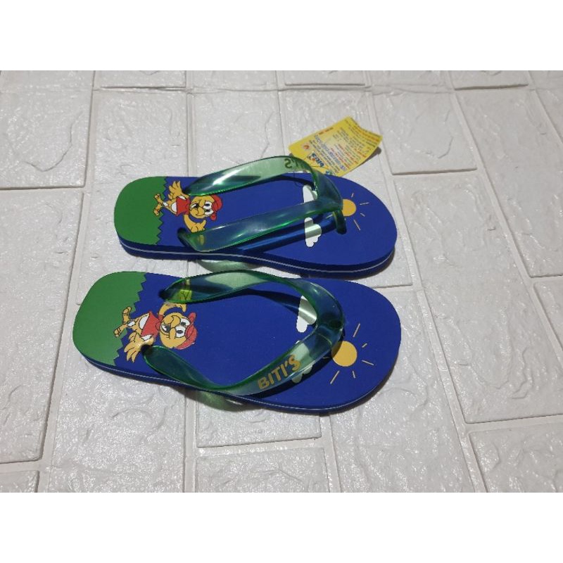 Dép xỏ ngón cho bé yêu