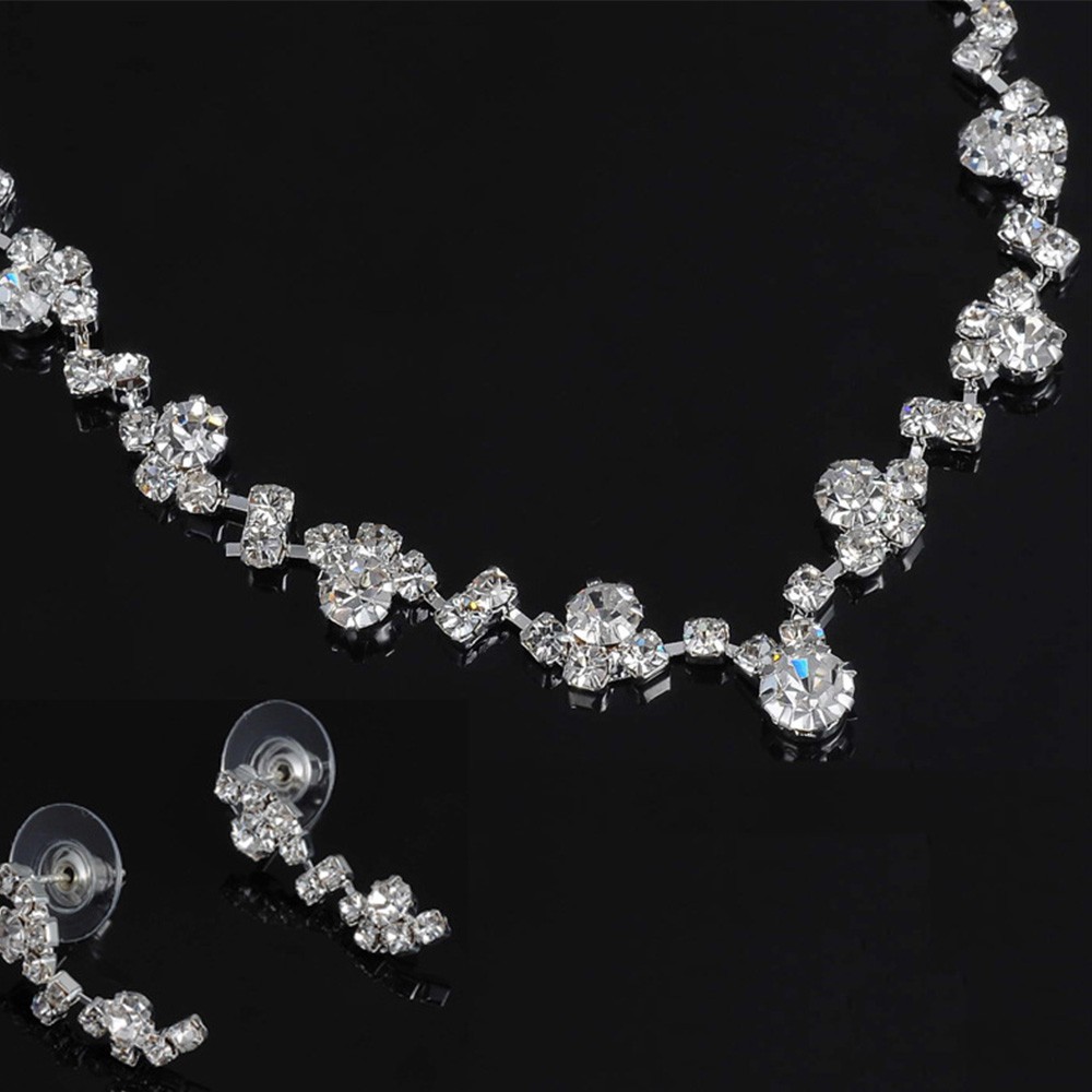 Bộ dây chuyền và khuyên tai đính đá pha lê