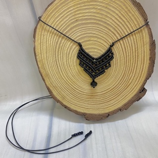 Simple macrame necklace with crystal - Dây đeo cổ thắt macrame treo pha lê đen