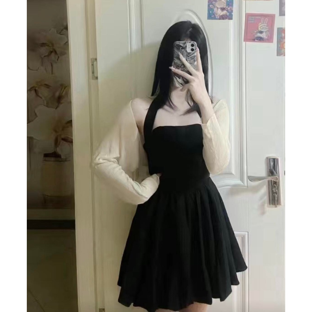 Đầm ôm eo cổ yếm dáng xòe mẫu mới