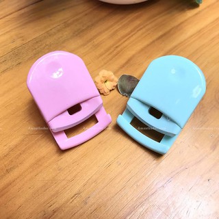 Dụng cụ uốn kẹp mi dạng hộp nhựa nhỏ gọn xinh