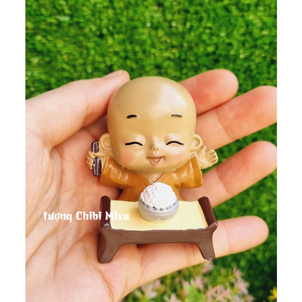 Tượng chú tiểu áo nâu nhí 7cm mẫu ăn cơm đáng yêu