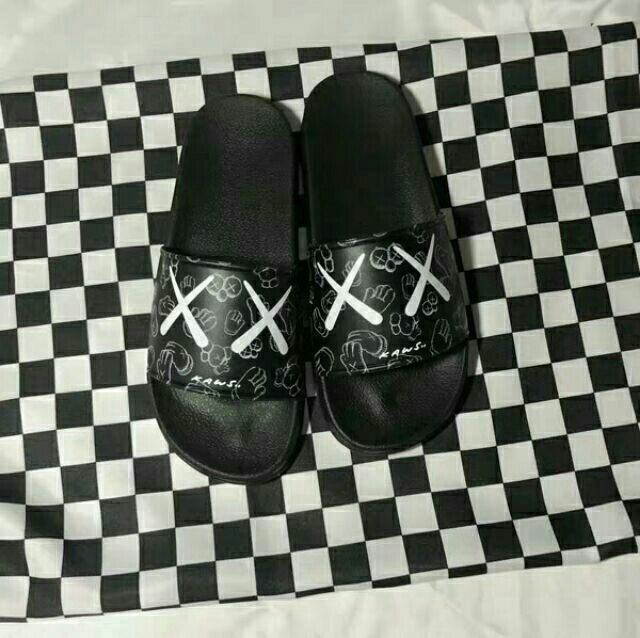 Dép Slide KAWS X EANEST hàng cao cấp FullBox