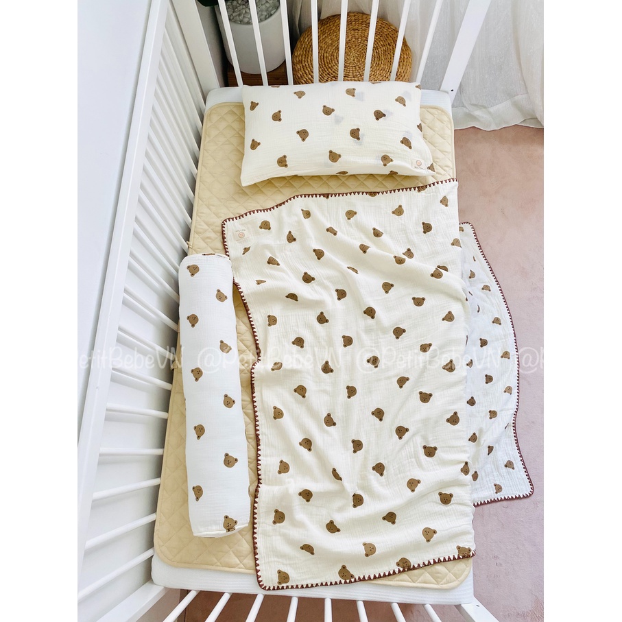 Tấm lót mẫu giáo cho bé Petit Bebe cotton chần bông gấp gọn tiện lợi