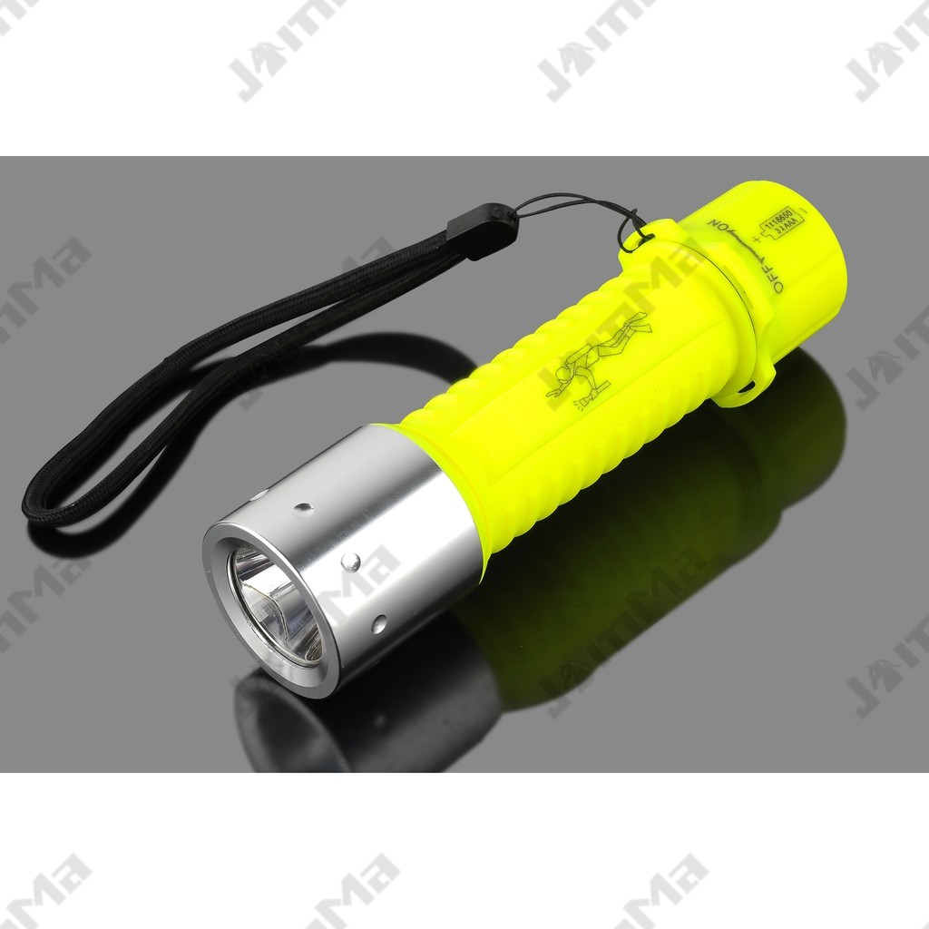 Professional diving super bright flashlight