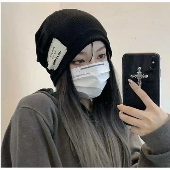 Mũ len vá nối cá tính