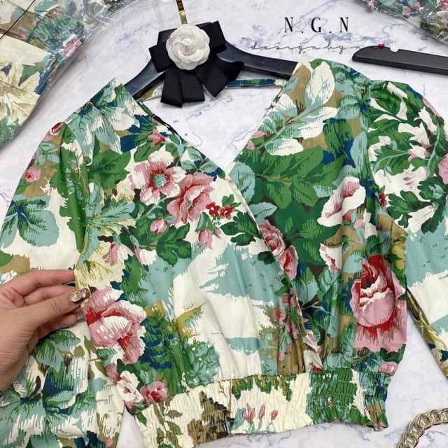 Áo croptop hoa đắp ngực tay dài #4