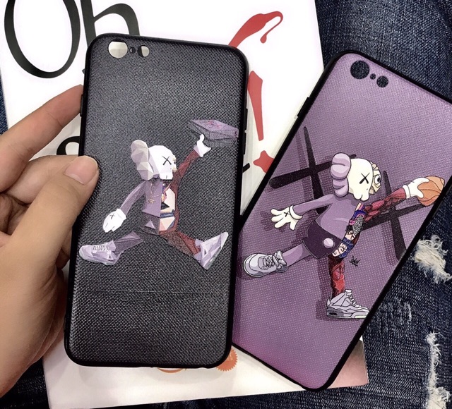 Ốp lưng Kaws siêu hot