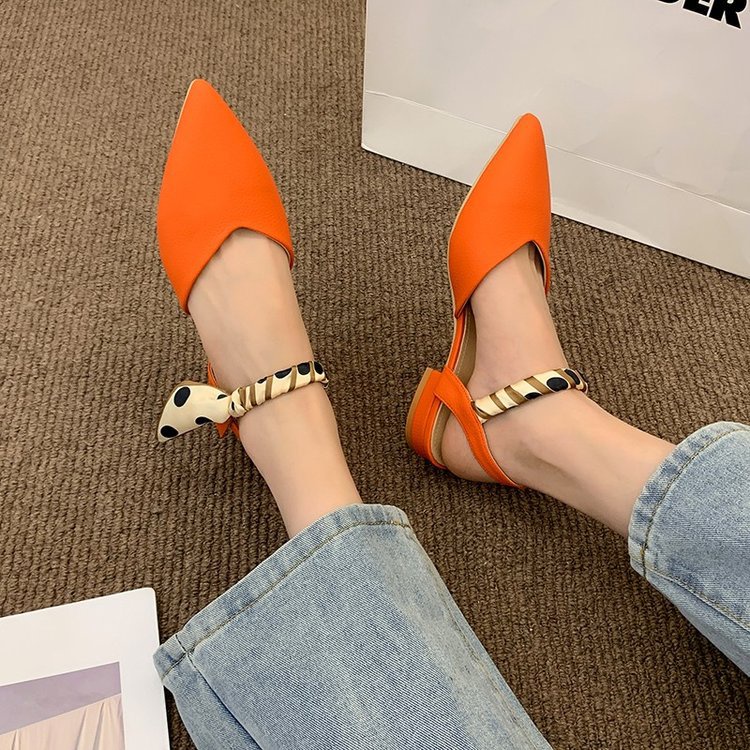 Giày Sandal Gót Thấp Dày Mũi Nhọn Có Quai Cài Phong Cách Mới Dành Cho Nữ