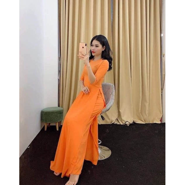 Áo dài trắng học sinh.