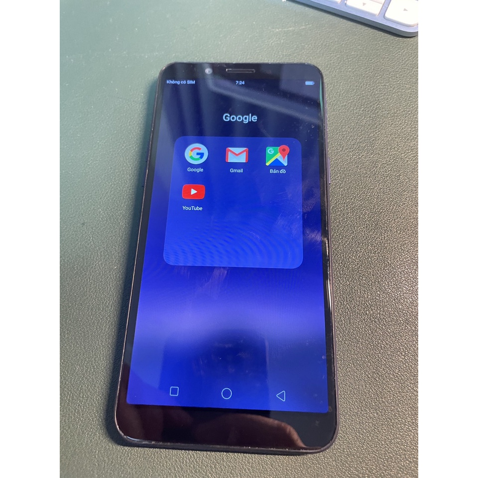 Điện thoại oppo a83 quốc tế tặng kèm dây sạc và ốp dẻo bảo hành dài hạn.