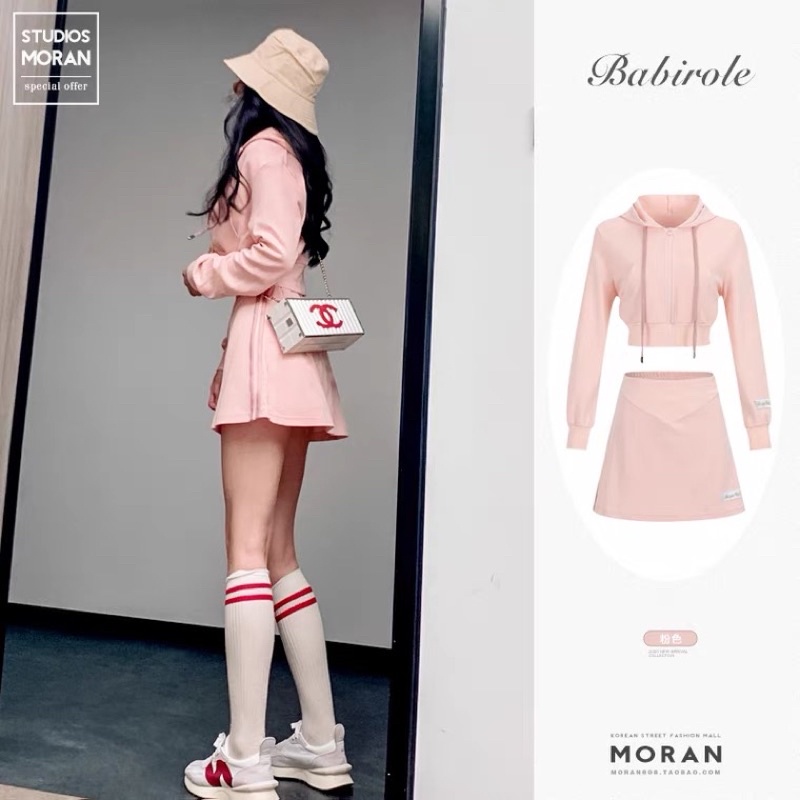 Set khoác nỉ có mũ croptop và chân váy chữ A hồng năng động và siêu cute Moran
