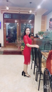 Váy ren tay lỡ