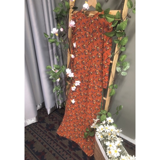 Áo dài bốn tà cam hoa nhí tay phồng