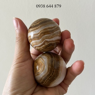 Cặp bi lăn tay đá thật của XƯỞNG CHẾ TÁC ĐÁ PHONG THỦY MỸ NGHỆ AN AN vân vàng nâu cho mệnh Kim và Thổ (2 viên+hộp)