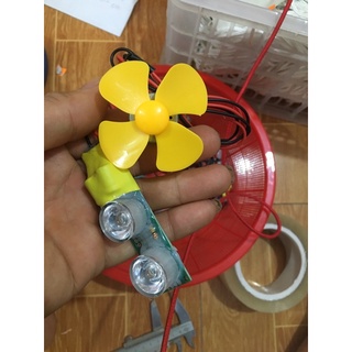 Đèn diều quạt gió 2 bóng nháy xanh đỏ chất lượng cao