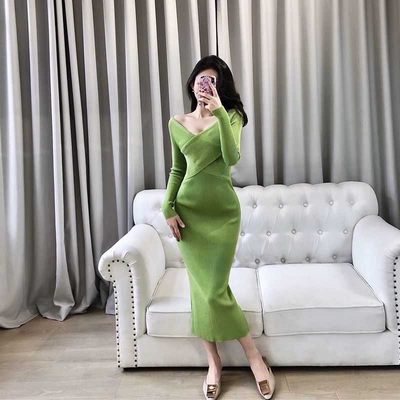 Đầm len body  trễ vai tay dài