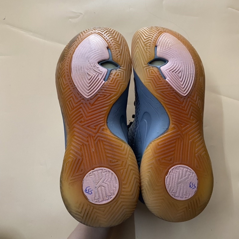 Giày chính hãng đã qua sử dụng