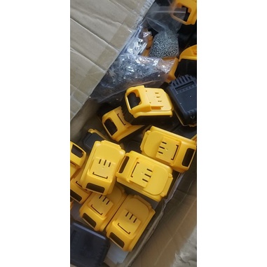 Combo bộ vỏ mạch Dewalt tàu 5s2p chân gài ngắn, lưu ý nhìn kỹ sản phẩm trước khi đặt hàng.