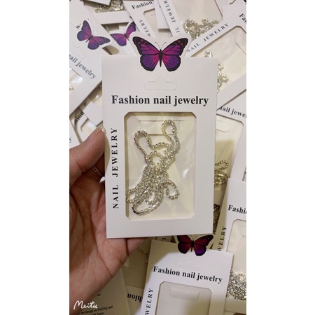 Dây đá viền, dây xích trang trí móng nail thêm phần cá tính hot trend