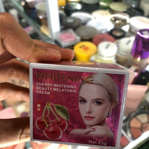 Kem dưỡng trắng da 7 Days Whitening Cherry Essence