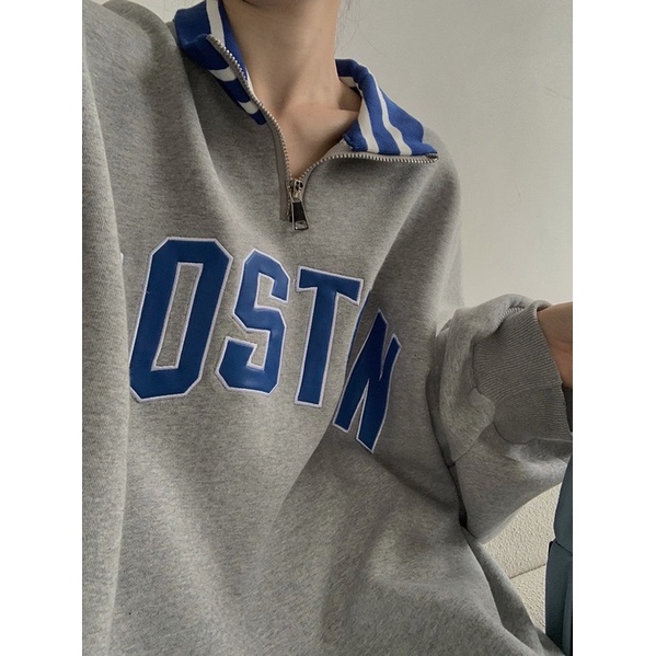 Áo sweater polo oversize in chữ BOSTON xám phong cách Mỹ retro