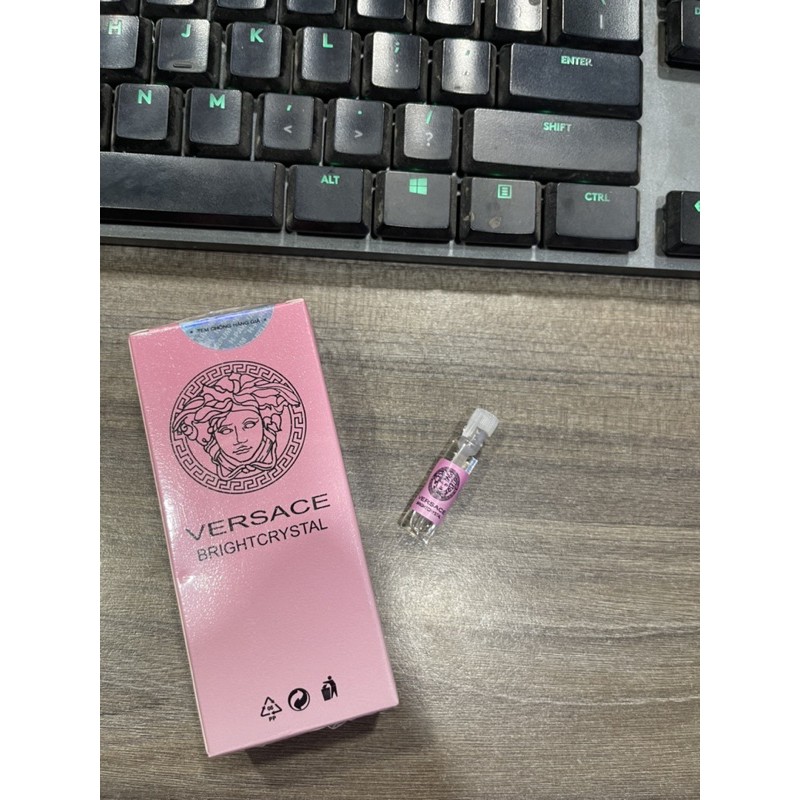 tinh dầu thơm mini dạng xịt VERSACE (25ml)