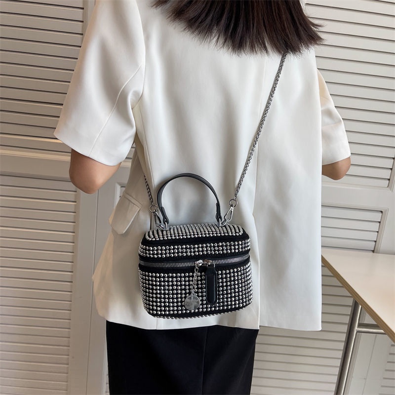Túi Đeo Chéo Mini Đính Đá Phối Dây Xích Thời Trang Cao Cấp Sang Trọng