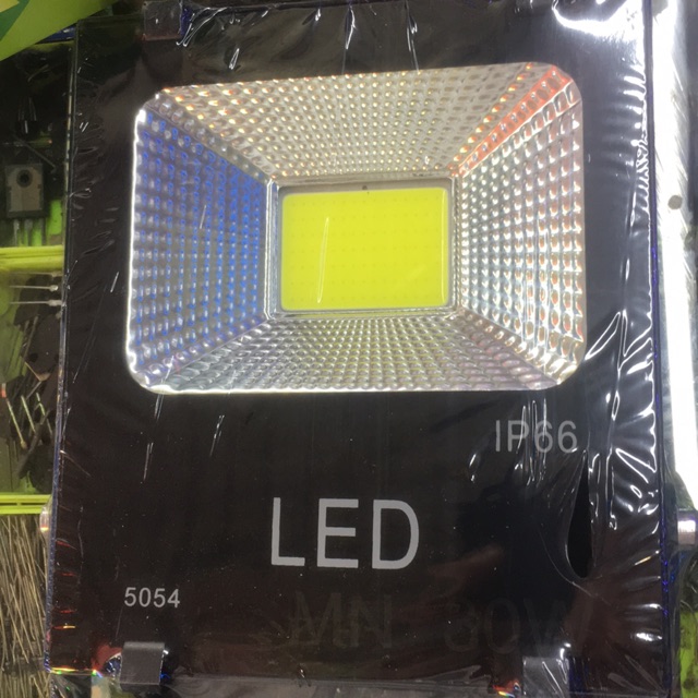 Đèn pha LED 30W nhân COB IP66