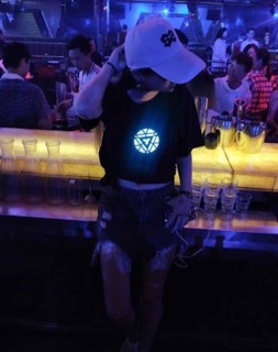 Áo thun ironman sáng đèn