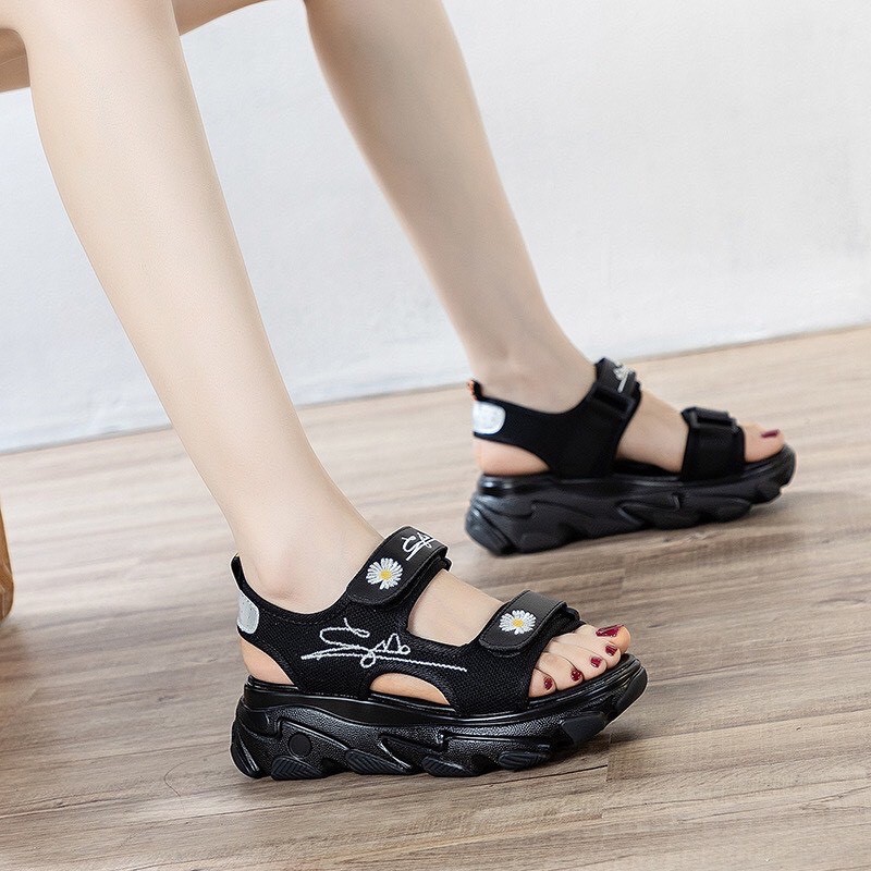 ( 2 MÀU ) Sandal Nữ 2 Quai Hoa Cúc Mới Kiểu Dáng Hàn Quốc Chữ Kí Cực Xinh Xắn